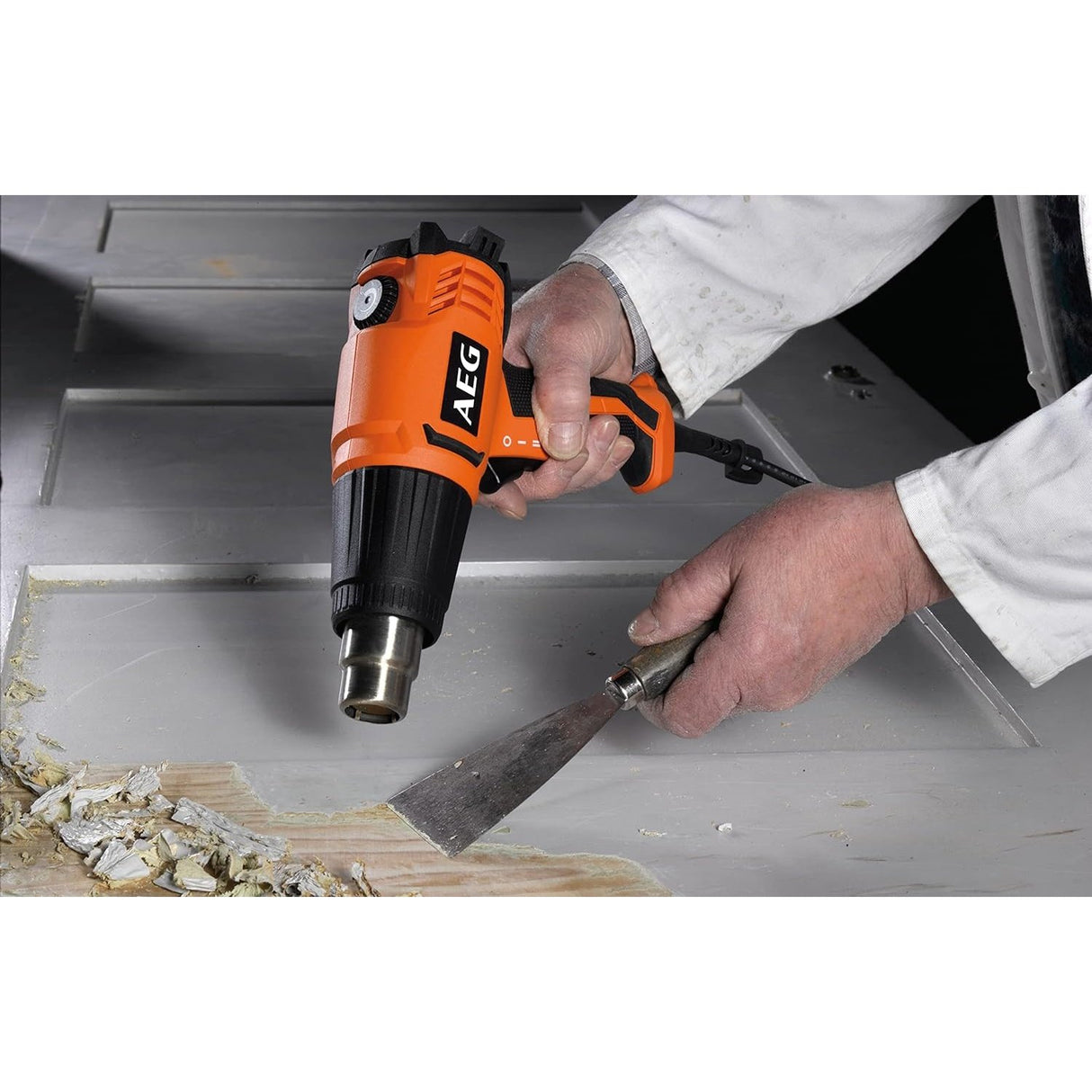 AEG Heat Gun 2000W 90° / 600° - HG600V Auto Supply Master